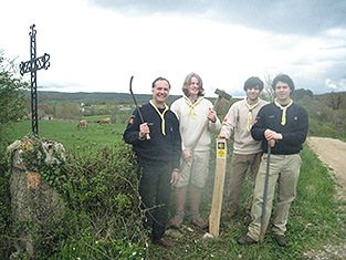 Ouverture et nettoyage des chemins par les scouts